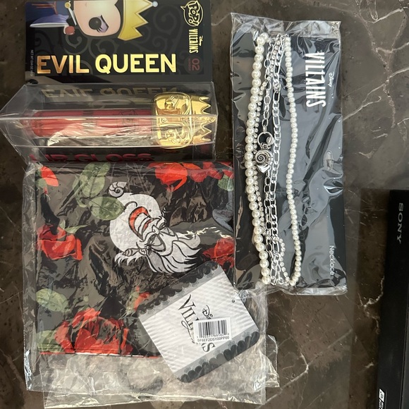 Disney Villains - Picture 2 of 3